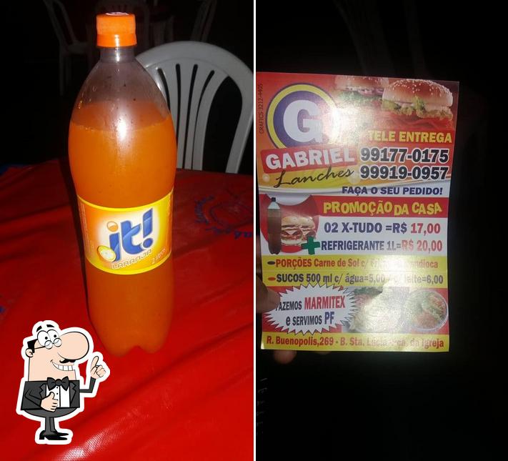 Look at this picture of Gabriel Lanches