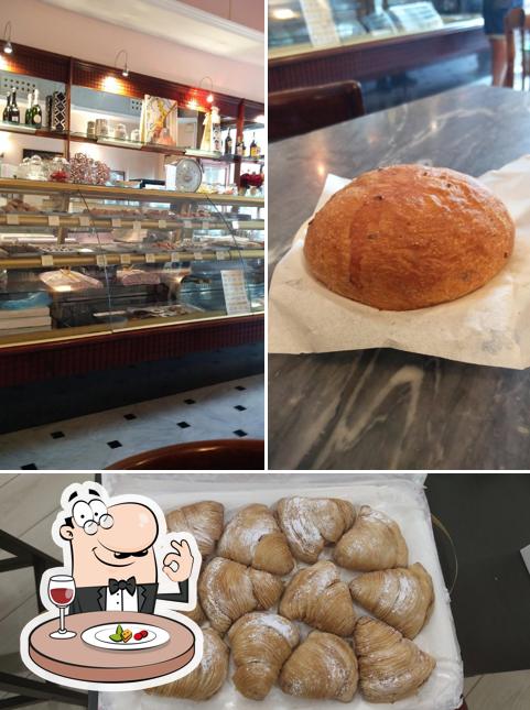 Platti al Bar Pasticceria Mazzilli
