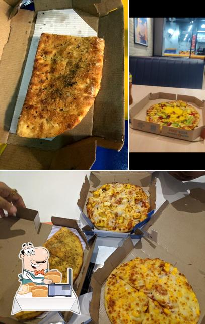 Garlic bread at Domino's Pizza Ranjit Avenue, Amritsar