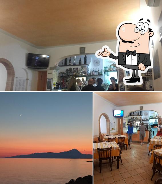 Questa è la immagine che presenta la interni e esterno di Pizzeria La Bussola