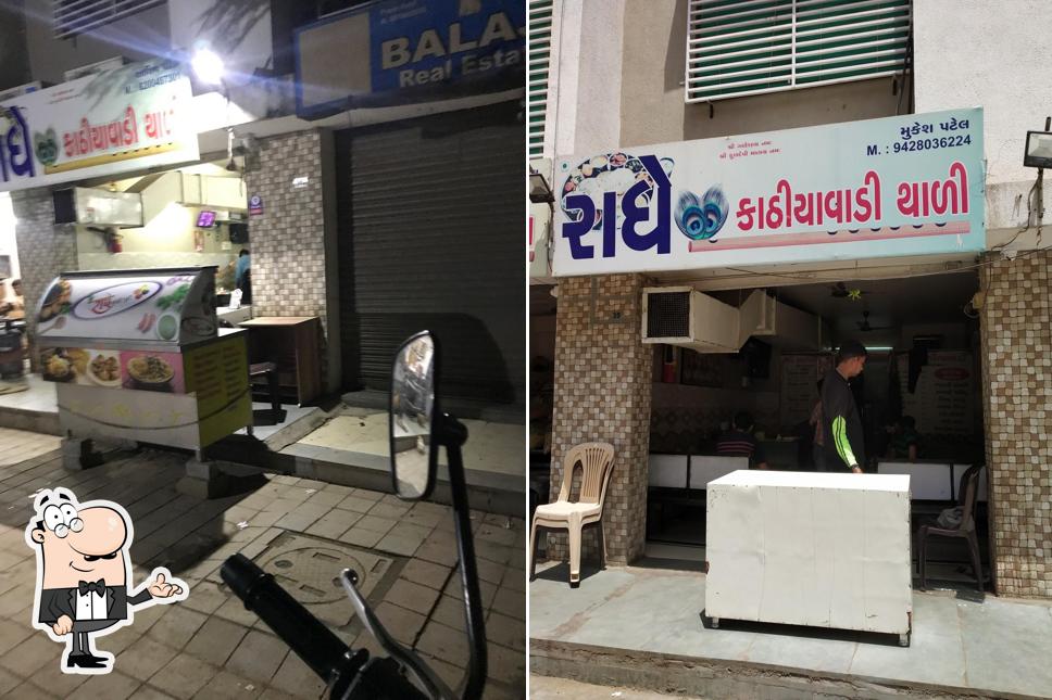 Check out how RADHE KATHIYAWADI THALI looks inside