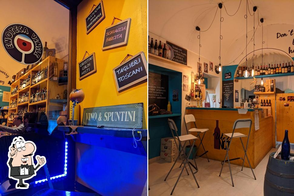 Siediti a un tavolo di Enoteca Vinile