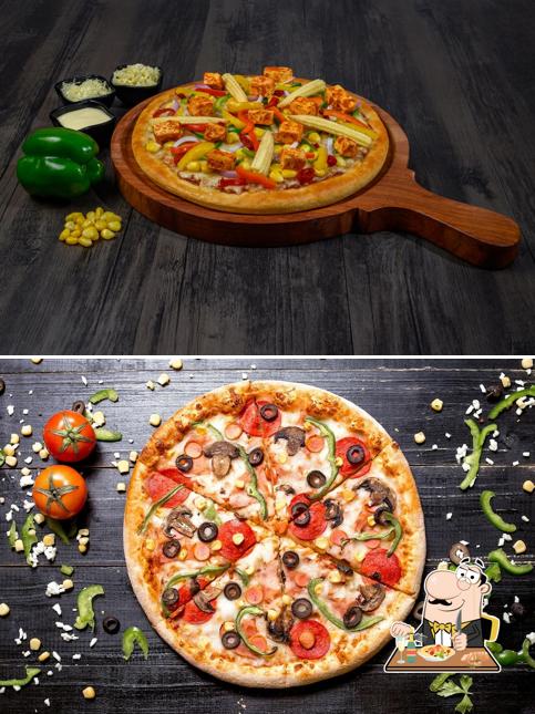 Food at Laziz Pizza Khuskibag
