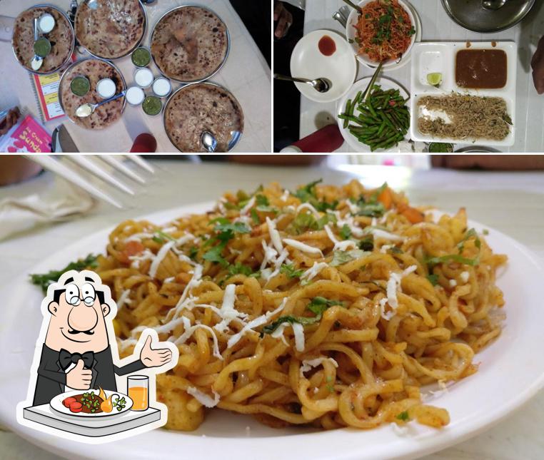 Food at Gammat Jammat Fast Foood restaurant