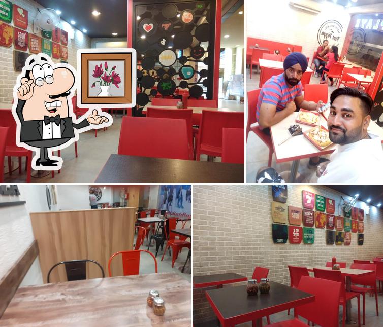 Take a seat at one of the tables at Pizza Hut Khanna, Ludhiana
