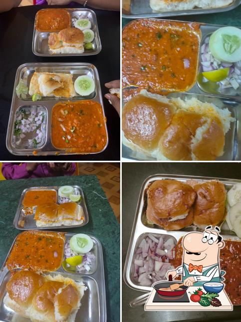 Chicken curry at Bansi pav bhaji and bharkadevi ice cream