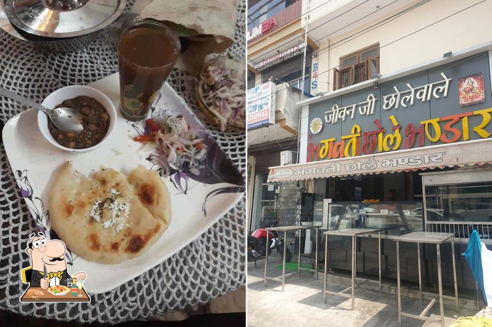 Food at Bhagwati chole Bhandar