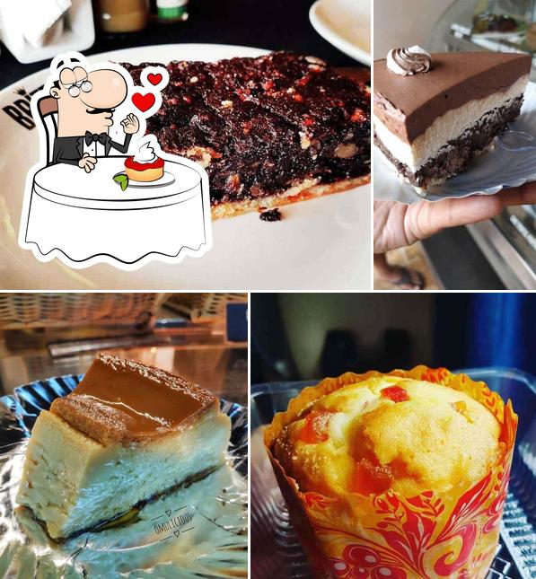 D'RETRO BAR serves a number of desserts