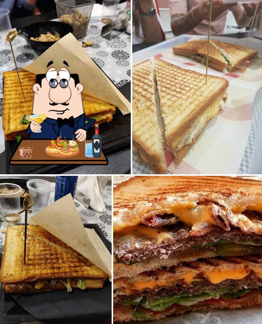 Prenditi un panino a Street Toast