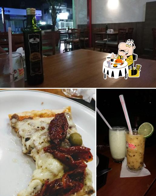 A comida e interior do restaurante