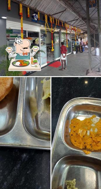 The photo of Food Track IRCTC Varkala’s food and exterior