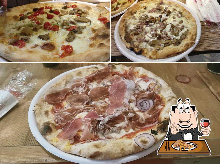 Scegli tra le svariate varianti di pizza