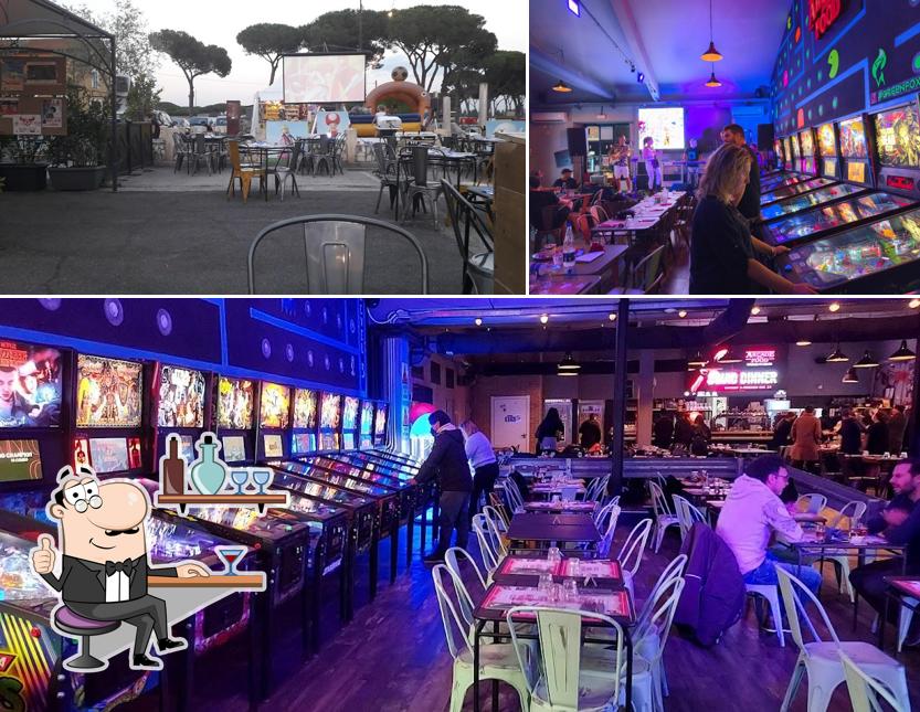 Siediti a un tavolo di Arcade and Food