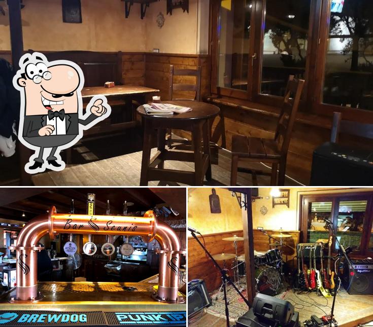 La immagine di interni e esterno da Bar Seunis Pub & Grill