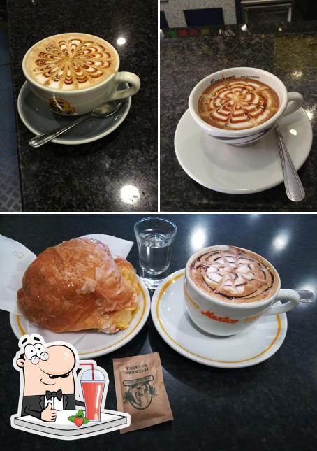 Goditi un drink a Bar Stefanelli