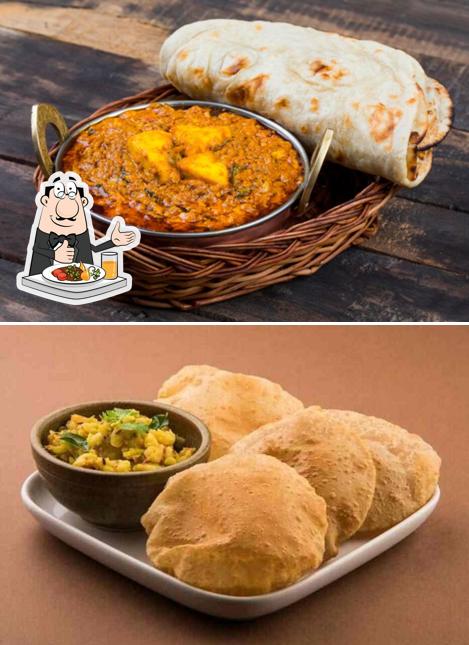 Food at Puri Wala