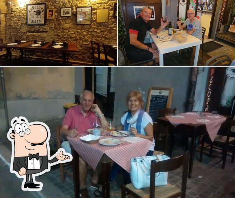 Dai un'occhiata agli interni di Osteria La Pecora Nera