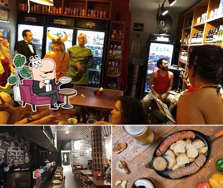 Entre diferentes coisas, interior e comida podem ser encontrados a Cervejaria Ovelha Negra