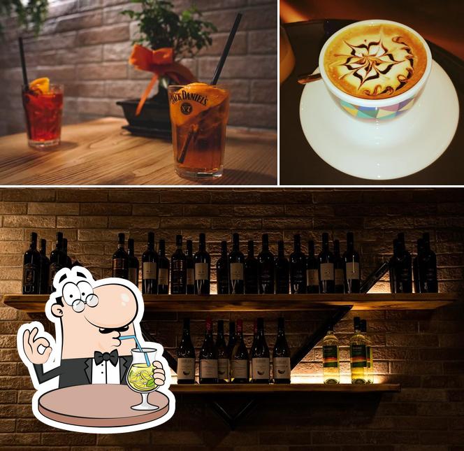 Goditi un drink dal menu