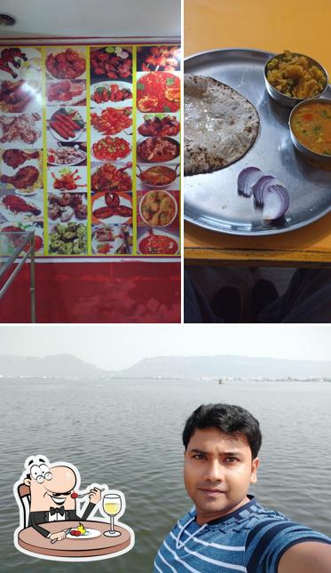 The image of Mewari Handi Food Court’s food and exterior