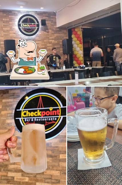A foto do CheckPoint Bar & Restaurante’s comida e interior