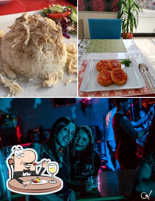 Tra le varie cose da Elda Caffè si possono trovare la cibo e bancone da bar