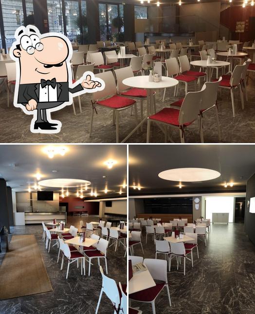 Gli interni di Theater Café