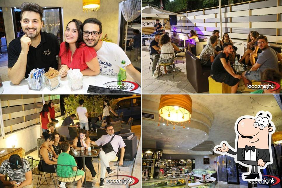 Siediti a un tavolo di Arcadia Caffé