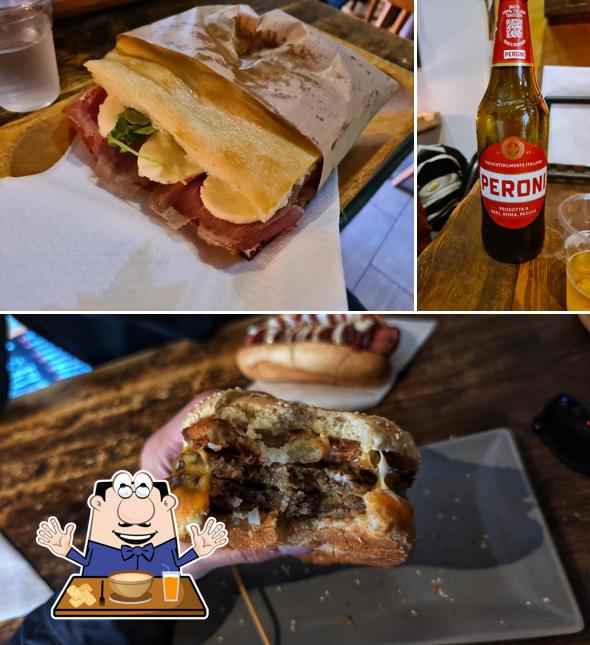 Tra le varie cose da Pane pane vino ar vino si possono trovare la cibo e birra