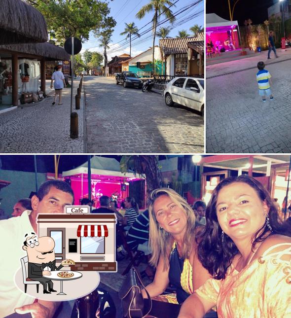 O Hambúrgueria Gira Mundo se destaca pelo exterior e balcão de bar