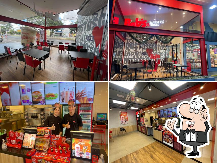 Sente em uma das mesas no Bob's Burger - In Line Ribeirão Preto