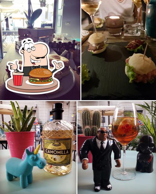 Prenditi un hamburger a Fico Agave Bar y Tapas