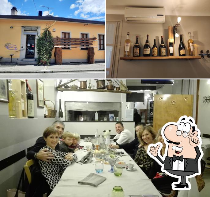 Pizzeria Griglieria Il Glicine si caratterizza per la interni e esterno