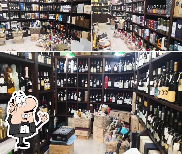 Siediti a un tavolo di Drink Shop