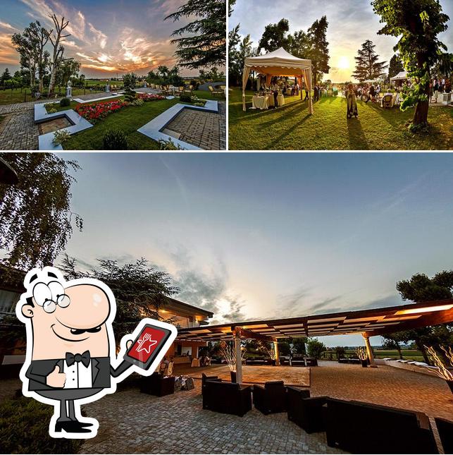 Goditi la vista dagli esterni di Villa Chimera