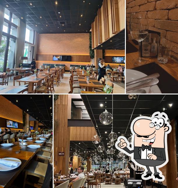 O interior do Coco Bambu