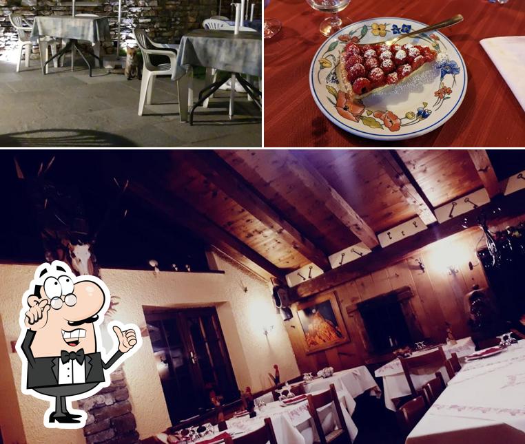 Tra le diverse cose da Ristorante Baita Ermitage si possono trovare la interni e cibo