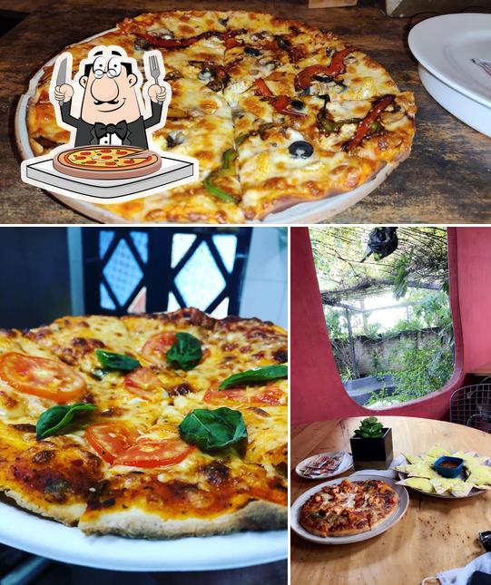 Try out pizza at The Gallery Cafe