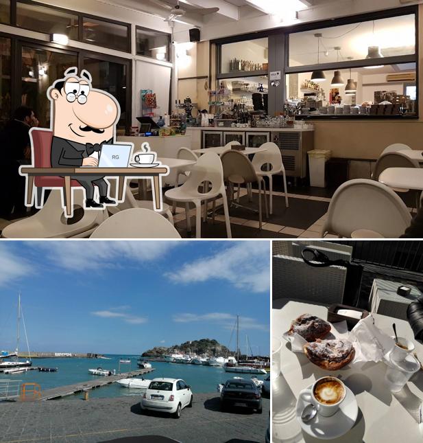 Gli interni di Mythos café