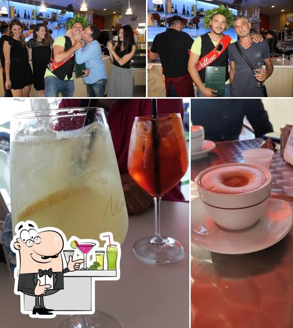 Tra le diverse cose da Cafè bistró si possono trovare la bancone da bar e bevanda