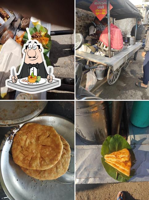Food at Mama Ji Katlambe Chole Wale