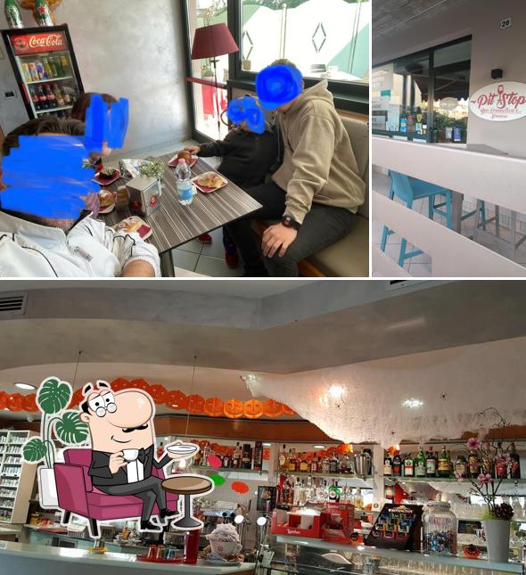 Guarda la foto che mostra la interni e bevanda di Pit Stop Sirmione