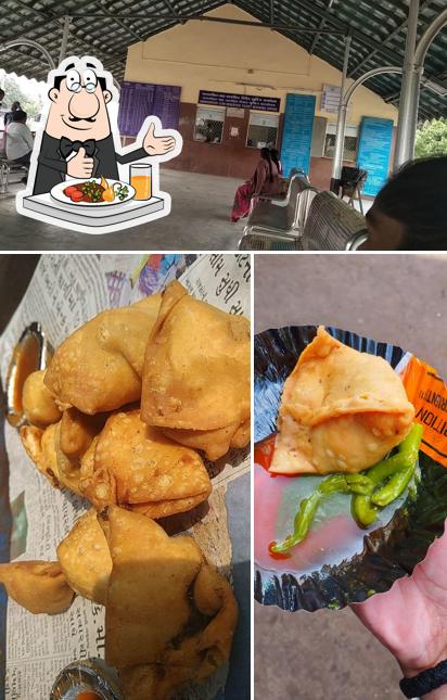 The image of R B GUPTA SAMOSA’s food and interior