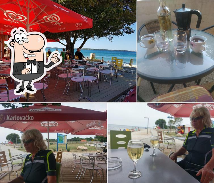 Gli interni di Peroj Beach bar