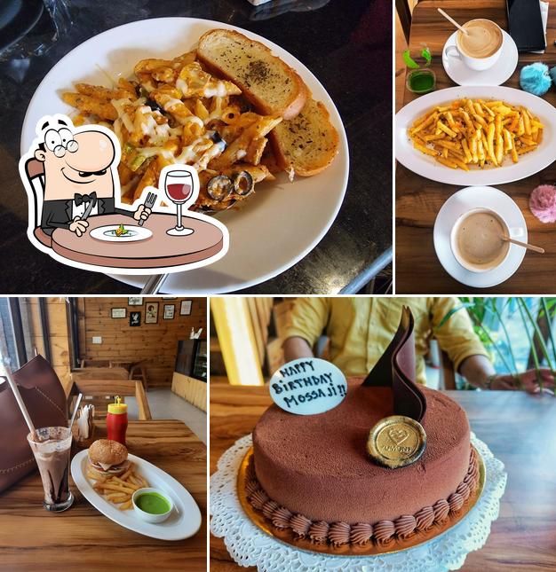 Food at YUMONT CAFE