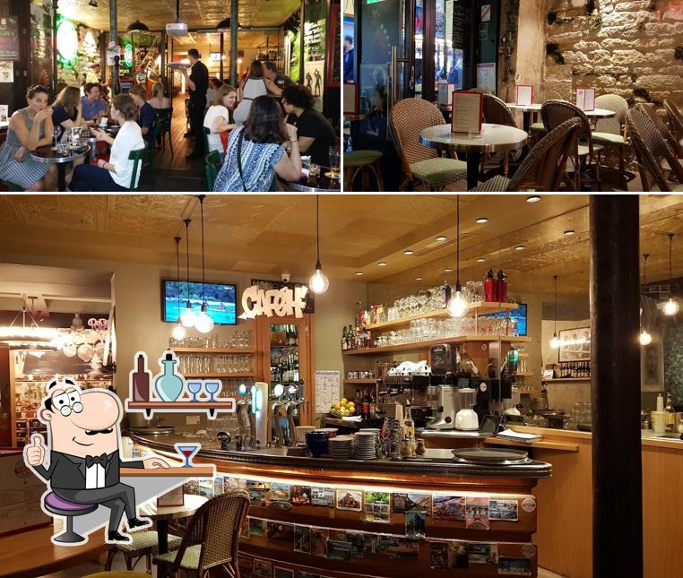 Installez-vous à l'une des tables de Ma Cocotte du Faubourg
