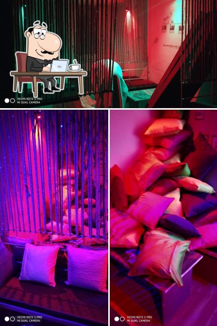 The interior of TOBY CAFE