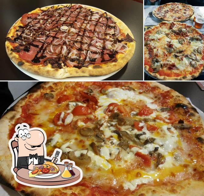 Scegli tra le svariate varianti di pizza
