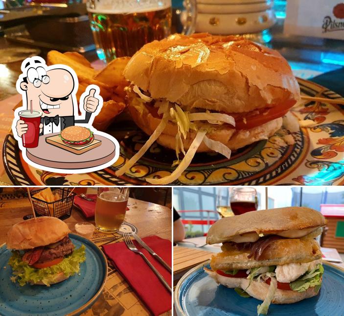 Gustati uno dei tipi di hamburger proposti a Amadeus Pub San Vendemiano Gustati uno dei tipi di hamburger proposti a Amadeus Pub San Vendemiano