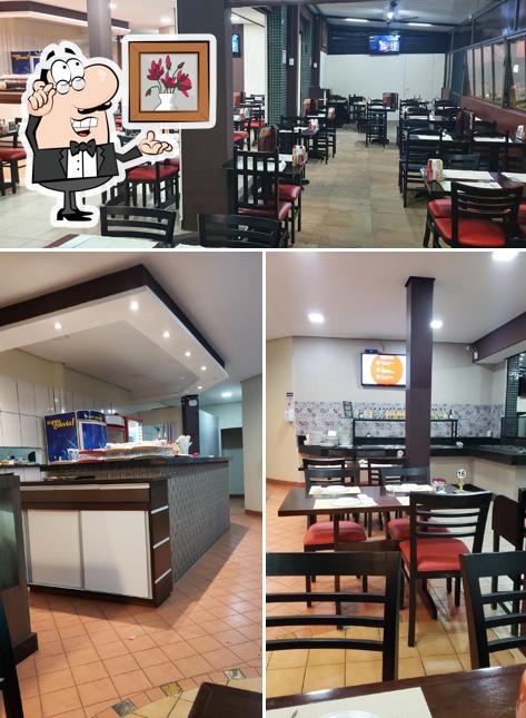 O interior do Restaurante Esfiharia O Portal